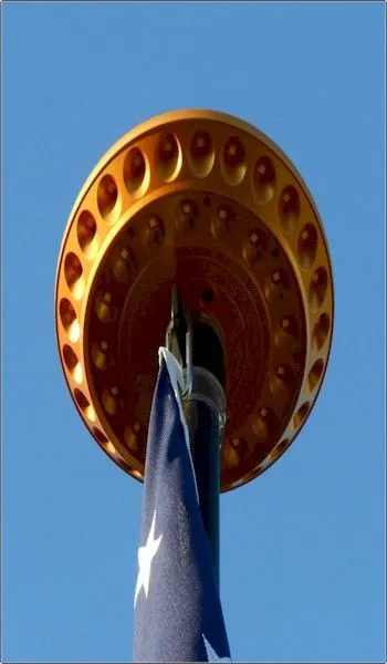 40 LED Solar Flagpole Light - GOLD